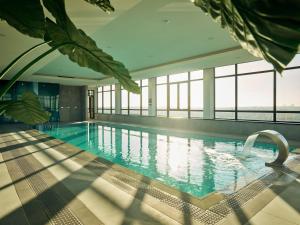 诺特多普丹哈格凡德瓦克酒店的海景游泳池