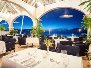 Fairmont Royal Pavilion Barbados Resort餐厅或其他用餐的地方