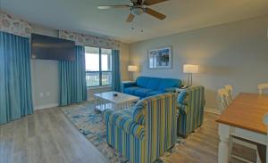 Atlantic Beach Resort, a Ramada by Wyndham的休息区