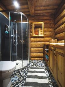 "Gaujmale" sauna house in nature的一间浴室