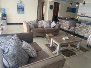 EMIRATES REEF APARTMENT 8D的休息区