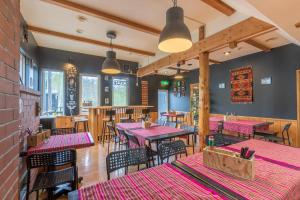 Freeride Backpackers Lodge Niseko餐厅或其他用餐的地方