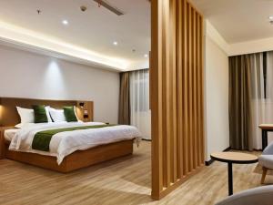 GreenTree Inn Ankang Bashan Middle Road客房内的一张或多张床位