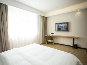 GreenTree Inn Ankang Bashan Middle Road客房内的一张或多张床位