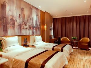 天津格林东方天津市武清区体育馆酒店的酒店客房带两张床,房间带