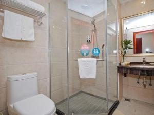 格林豪泰安徽省合肥市高新区动漫产业园商务酒店的一间浴室