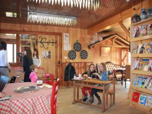 勒梅尼勒Tidy chalet with dishwasher, in the High Vosges的相册照片