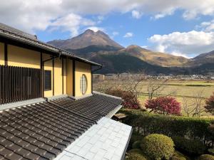 由布市田中桑叟酒店的山地屋顶度假屋