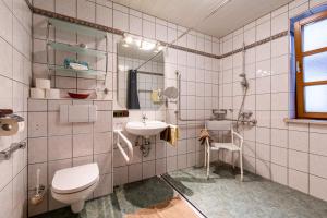 祖姆艾尔撒博恩旅馆的一间浴室