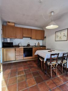 L'Atelier du Temps - Il Prato di Maria的厨房或小厨房
