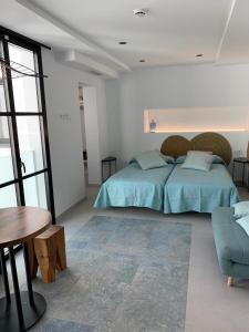Aparthotel El Cargol客房内的一张或多张床位