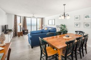 214 COV - Go Fly a Kite - Oceanfront Condo - 2 Pools的休息区