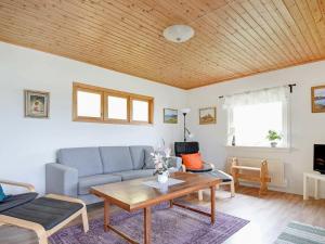 Stora LövnäsTwo-Bedroom Holiday home in Frändefors 1的相册照片