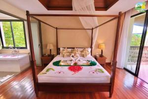 Hula Hula Resort, Ao Nang -SHA Extra Plus客房内的一张或多张床位