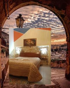 莫迪卡La Casa di Pina的一间市景卧室,配有一张床