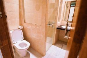 纱丽巴厘岛别墅酒店的一间浴室
