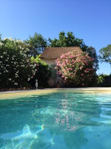Arpaillargues-et-AureillacVilla de 3 chambres avec piscine privee jardin clos et wifi a Arpaillargues et Aureillac的相册照片