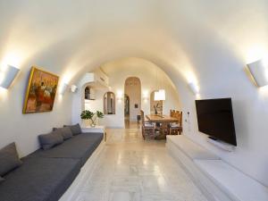Luxury Villa Blue Dome Santorini的休息区