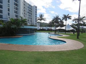 Breakers Private Residency 130 Umhlanga Holidays内部或周边的泳池