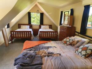 Country Cottage Rotorua客房内的一张或多张床位
