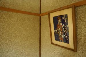 大阪腾茹库旅馆 - 仅限女性的挂在墙上的一张照片