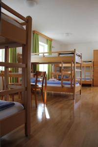 圣塞巴斯蒂昂研究所旅馆客房内的一张或多张双层床