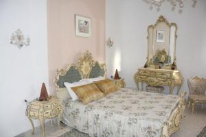 Charming Villa in Monastir with Private Pool客房内的一张或多张床位