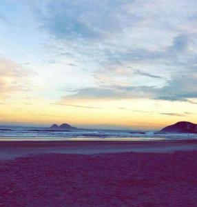 瓜鲁雅圣玛丽亚酒店的山 ⁇ 海滩上的日落