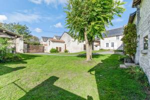 Maison de 3 chambres avec jardin clos et wifi a Assay外面的花园