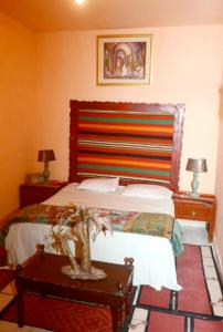 2 bedrooms apartement with city view terrace and wifi at Tunis 4 km away from the beach客房内的一张或多张床位