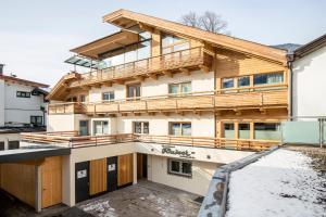 瑟尔Apartment Rainer - mittendrin的雪中房屋 - 带阳台