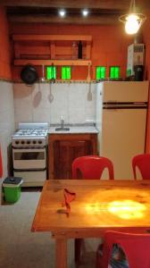 Dpto La Bicicleta solar的厨房或小厨房