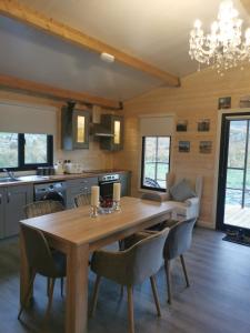 BoyhollaghThe Lodge Mountain View Log Cabin , Attymass Ballina的相册照片