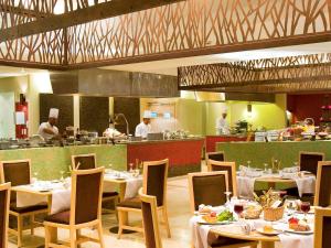诺富特开罗机场酒店餐厅或其他用餐的地方