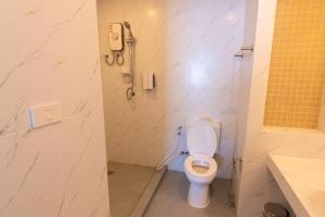Matini Premium @ Klong 1的一间浴室