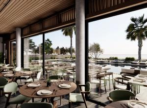 梅松吉The Olivar Suites的一间带桌椅的海景餐厅