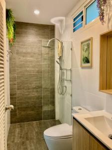 奥南甲米泰国自然之家度假屋的一间浴室