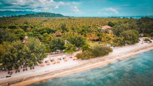 吉利特拉旺安德萨度尼亚贝达度假酒店的享有海滩的空中景致。
