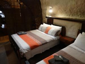 库伯佩迪迪之家度假屋的一间卧室,配有两张床