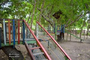 Oca Tocarijus Eco Resort的儿童游玩区