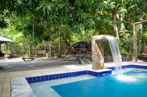 Oca Tocarijus Eco Resort内部或周边的泳池