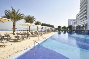 Riu Dubai Beach Resort - All Inclusive内部或周边的泳池