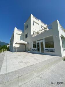 嵐蜻蜓莊園民宿評價、特色體驗、房價資訊、訂房連結 – 寬闊草地與親切服務 - 照片 20