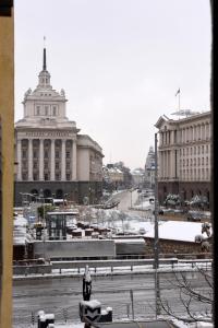 索非亚Santa Sofia的享有城市美景,设有一座大型建筑