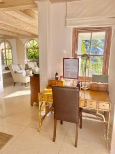 开普敦Villa del Mar - "Luxurious en-suite bedroom with lounge and stunning sea view balcony in Bantry Bay"的相册照片