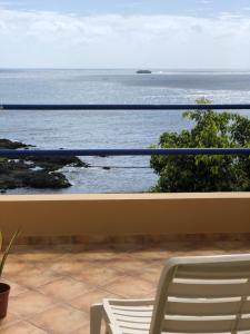 普拉亚Splendid Guest Suite with Separate Private Ocean View Terrace的阳台享有海景。