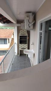 Residencial Costa do Encanto的阳台或露台