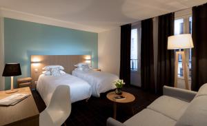 米拉波艾菲尔酒店客房内的一张或多张床位