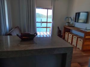 Casa Arraial do Cabo Beachfront的厨房或小厨房