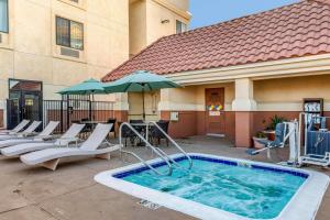 巴斯托Comfort Suites Barstow near I-15的相册照片